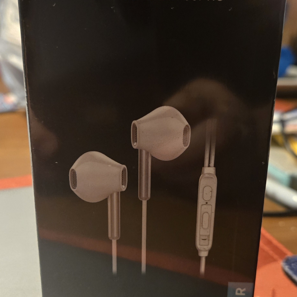 Razer Black Wired Earbuds With Adjustable Audio